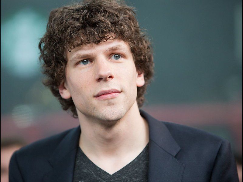 Hasil gambar untuk Jesse Eisenberg 2017