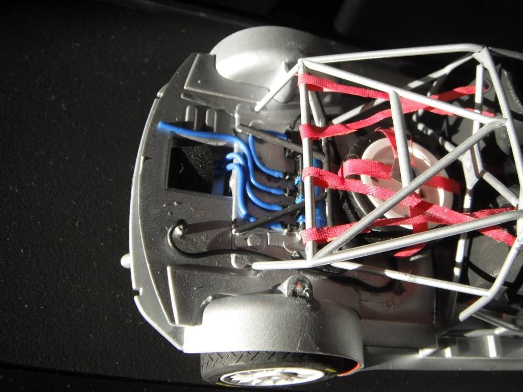 10827901_934106216608876_740970137076398